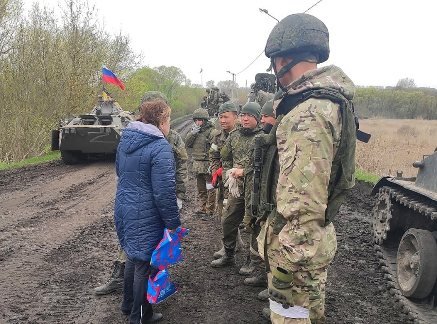 ​Общественники доставили посылки и письма солдатам, подготовленные липчанами.
