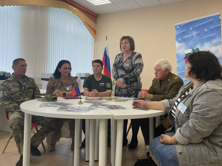 Специалисты и волонтеры проекта "Защитники нуждаются в защите" организовали диалоговую площадку в Лебедянском районе