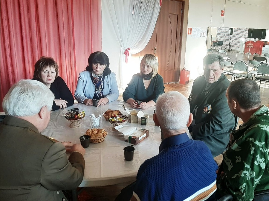 Посылки и письма солдатам собирали всем миром